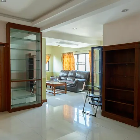 Upar Hotels Silom