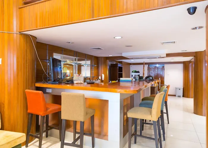 Upar Silom 3*